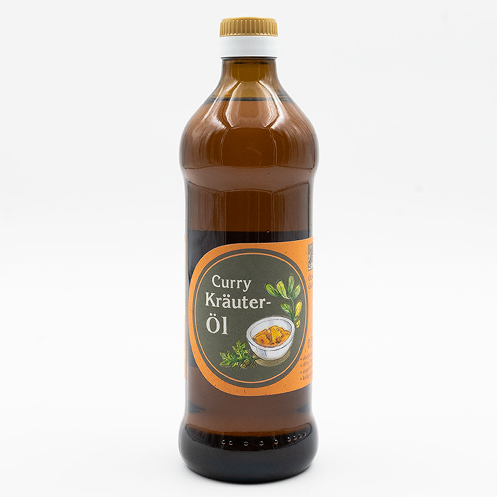 Curry Kräuteröl nativ kaltgepresst, 500 ml in brauner Glasflasche mit orangem Etikett der Ölmühle Garting auf weißem Hintergrund 