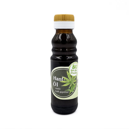 Bio Hanfoel nativ kaltgepresst, 100 ml Glasflasche der Ölmühle Garting auf weißem Hintergrund