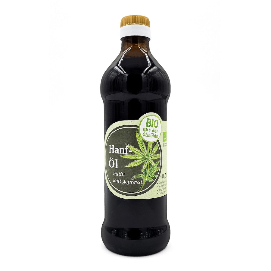 Bio Hanfoel nativ kaltgepresst, 500 ml Glasflasche der Ölmühle Garting auf weißem Hintergrund