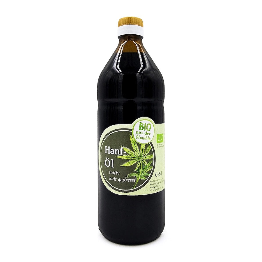 Bio Hanfoel nativ kaltgepresst, 750 ml Glasflasche der Ölmühle Garting auf weißem Hintergrund