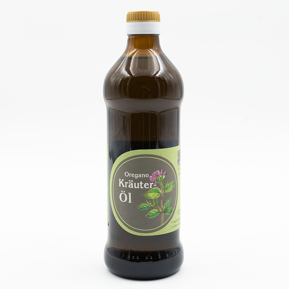 Oregano Kräuteröl nativ kaltgepresst, 500 ml in brauner Glasflasche der Ölmühle Garting mit grünem Etikett auf weißem Hintergrund