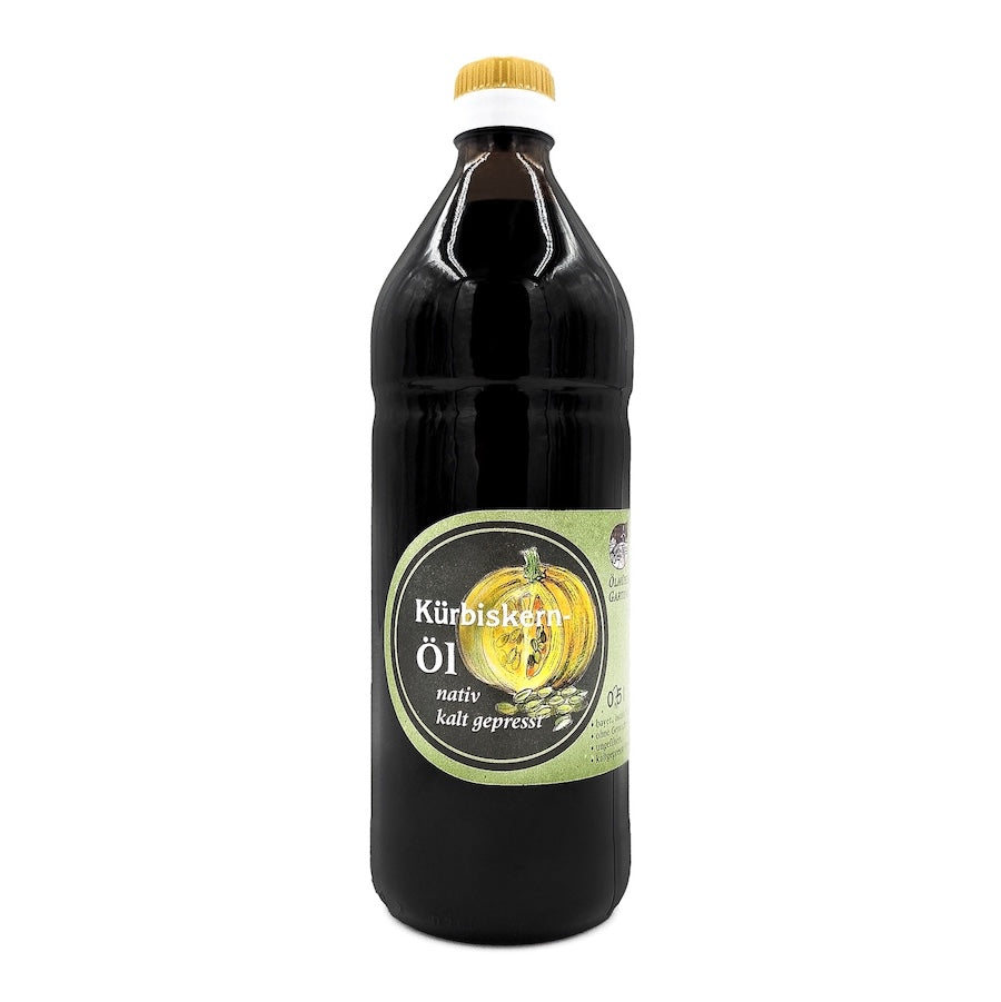 Natives kaltgepresstes Kürbiskernöl der Ölmühle Garting in brauner 750-ml-Glasflasche
