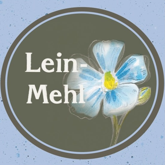 Etikett des Leinmehls der Ölmühle Garting mit einer blauen Leinblüte und der Aufschrift „Leinmehl“.