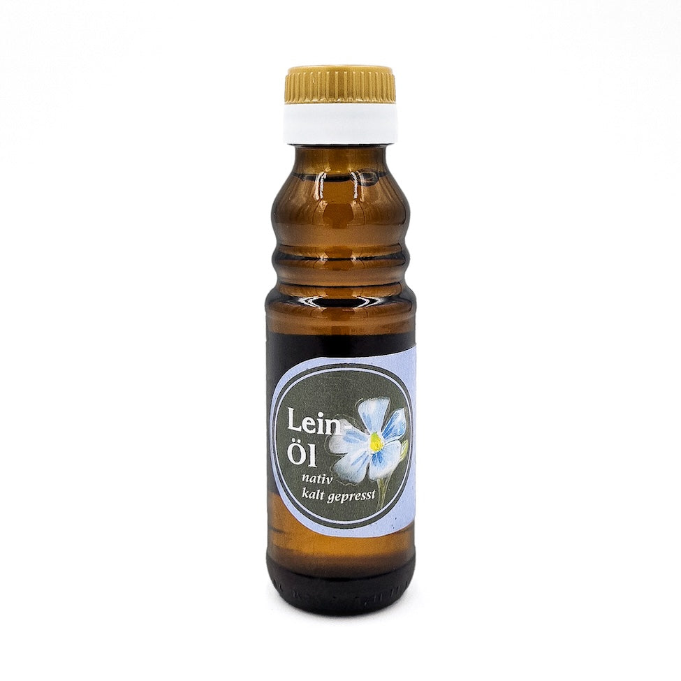 Leinöl der Ölmühle Garting in einer 100-ml-Braunglasflasche mit Produktetikett.
