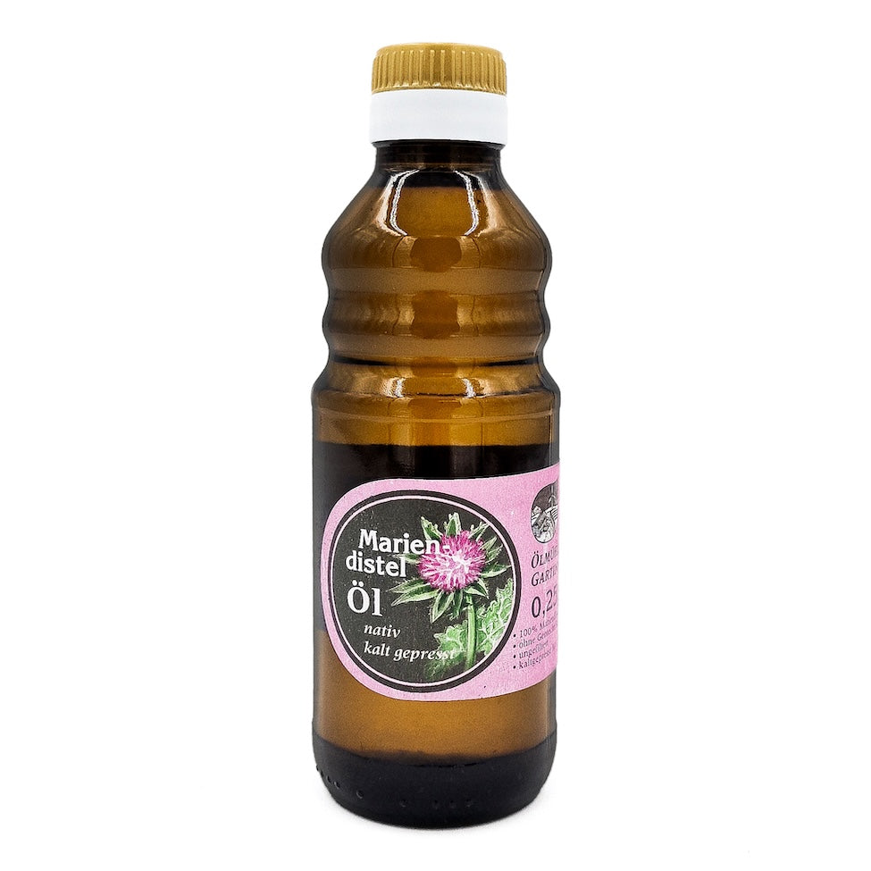 Mariendistelöl nativ kaltgepresst, 250 ml in brauner Glasflasche der Ölmühle Garting auf weißem Hintergrund 