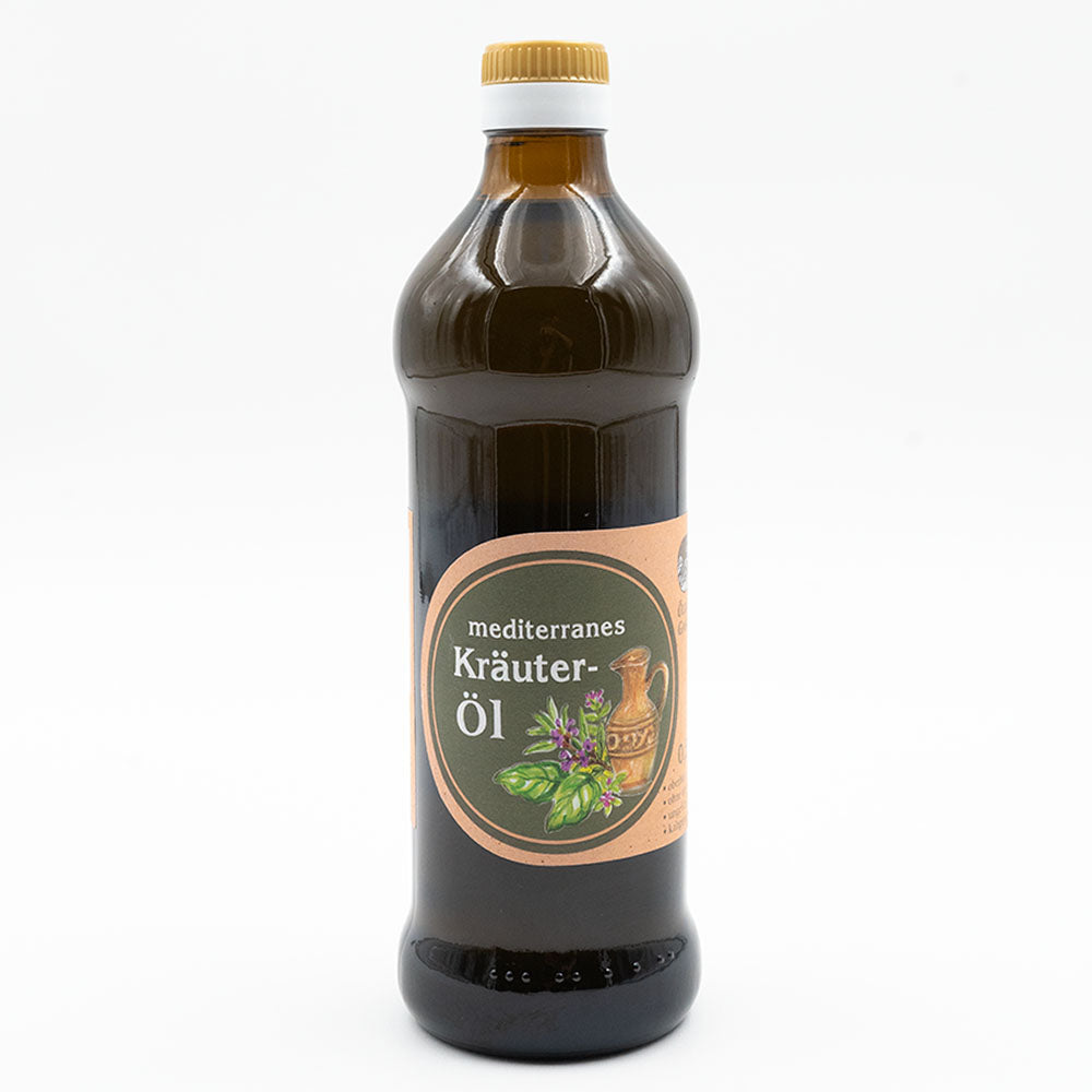 Mediterranes Kräuteröl nativ kaltgepresst, 500 ml in brauner Glasflasche der Ölmühle Garting auf weißem Hintergrund 