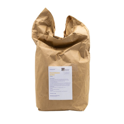 Sonnenblumenkuchen als Futtermittel für Tiere aus Kaltpressung, 5 kg Sack der Ölmühle Garting, regional angebaut, mit weißem Etikett auf weißem Hintergrund