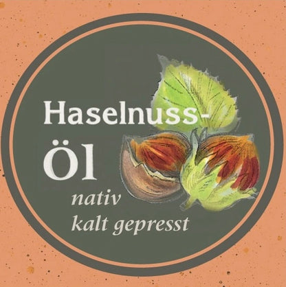 Etikett des Haselnussöl nativ kaltgepresst: Ölmühle Garting mit gezeichneten Haselnüssen