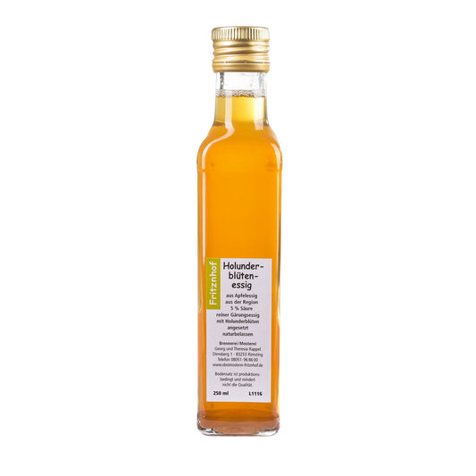 Holunderblütenessig naturbelassen aus der Region, 250 ml Glasflasche des Fritznhof mit weißem Etikett auf weißem Hintergrund