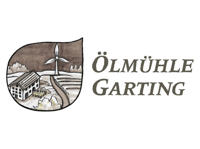 Logo der Ölmühle Garting, Garting in einem braunen Tropfen und daneben in brauner Schrift Ölmühle Garting auf weißem Hintergrund
